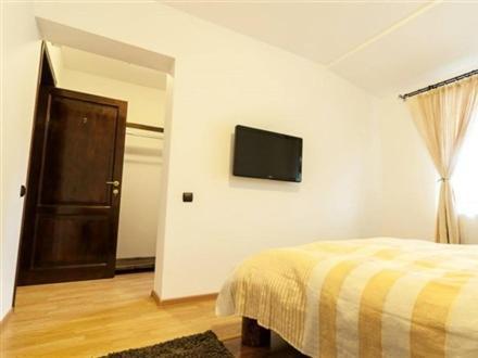 Cazarma Cavalerilor Bed & Breakfast Cîmpulung Eksteriør bilde