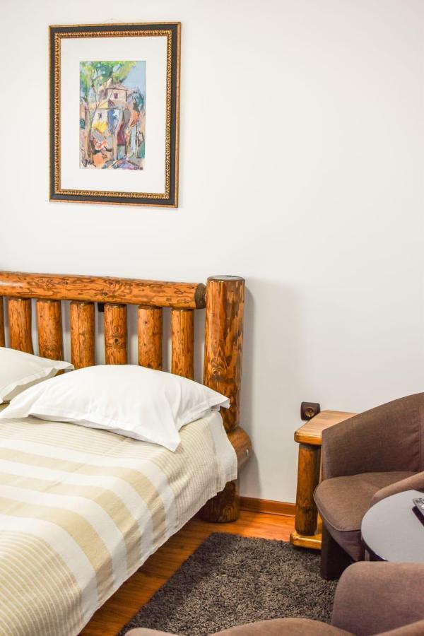Cazarma Cavalerilor Bed & Breakfast Cîmpulung Eksteriør bilde